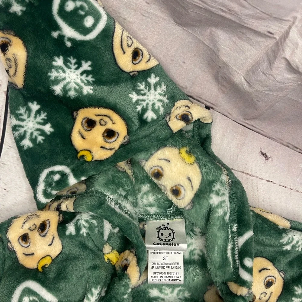 Cocomelon hooded robe 3T
